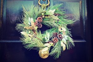 Sheds Direct Christmas Shed Decor Wreath with Pinecones and Gold